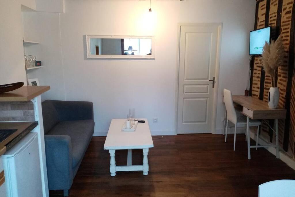 Meuble Tourisme Classe 1 Etoile - Coeur De Ville Quartier Cathedrale Тур Екстериор снимка
