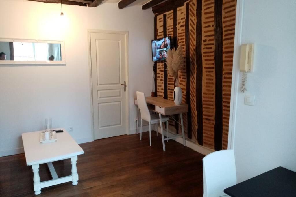 Meuble Tourisme Classe 1 Etoile - Coeur De Ville Quartier Cathedrale Тур Екстериор снимка